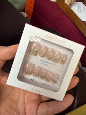 Skydloud Nude Press-On Nails with Minimal Dot Accent - Pink with glue  patch